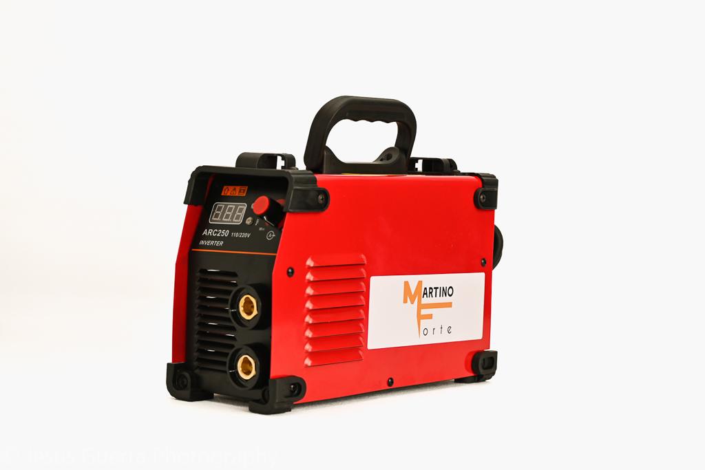 SOLDADORA ARC 250 INVERTER SOLDADORA ARC 250 INVERTER